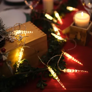 Гирлянда светодиодная Сосульки 1,5 м, 10 LED, прозрачный ПВХ, цвет свечения теплый белый, 2 х АА (батарейки не в комплекте) | 303-093 | NEON-NIGHT