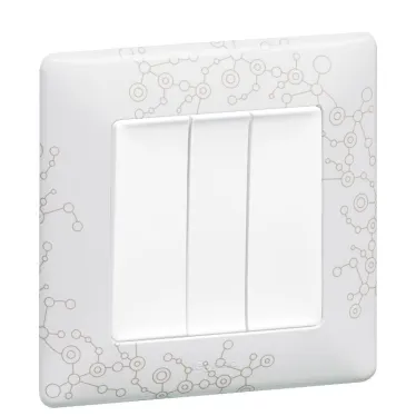 Valena LIFE Выключатель трехклавишный 10АХ 250В с лицевой панелью Винтовые зажимы Белый