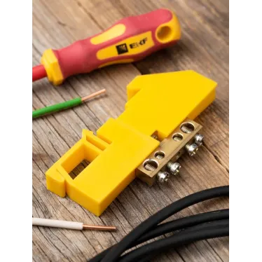 Шина 0 N 6х9мм 4 отверстия латунь желтый изолятор на DIN-рейку PROxima