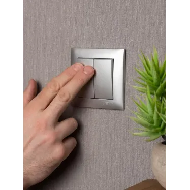 Валенсия лицевая панель выключателя 2-кл. 10А сталь