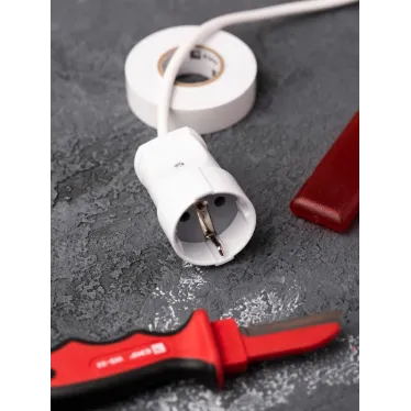 Штепсельное гнездо с заземлением белое 16А 250В