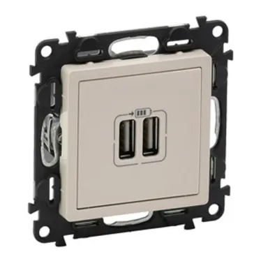 Valena LIFE Зарядное устройство с двумя USB-разьемами 240В/5В 1500мА С лицевой панелью Слоновая кость