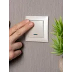 Валенсия лицевая панель выключателя 1-кл. с индикатором 10А жемчуг