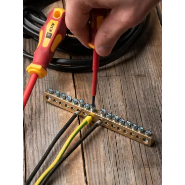 Шина PEN ноль-земля 8х12мм 16 отверстий латунь крепеж по центру PROxima