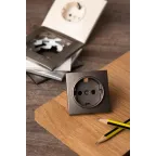 Валенсия лицевая панель розетки 1-местной с/з 16А графит с защ. штор.