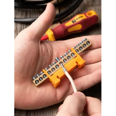 Шина 0 PE (6х9мм) 14 отверстий латунь желтый изолятор тип Стойка на DIN-рейку PROxima