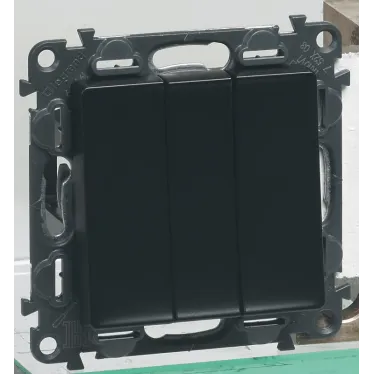 Valena IN MATIC Выключатель трехклавишный 10АХ 250В Винтовые зажимы