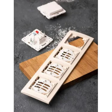 Рамка четырехместная горизонтальная бежевый Минск