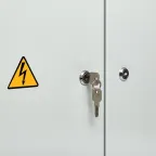 Щит учетно-распределительный навесной ЩРУн-3/30о IP31 двухдверный с окном 580х490х165