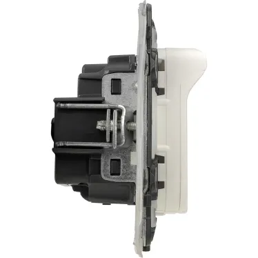 Valena ALLURE Розетка силовая 2К+З со шторками с крышкой белая IP44