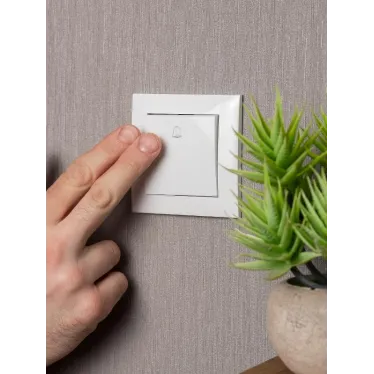 Валенсия кнопка звонка 10А белая