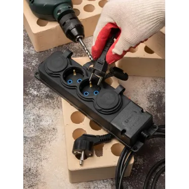 Роз. четырехмест. с защит. крышками каучуковая 230В 2P+PE 16A IP44 DIY