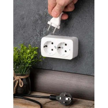 Розетка Минск 2-местная ОП 16А с заземлением белая