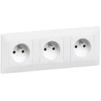 Valena LIFE Розетка силовая 2К 16А 250В c лицевой панелью белая со шторками безвинтовые зажимы