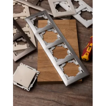 Валенсия Рамка 4-местная сталь