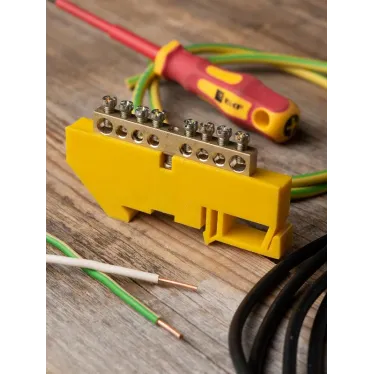 Шина 0 N 6х9мм 8 отверстий латунь желтый изолятор на DIN-рейку PROxima