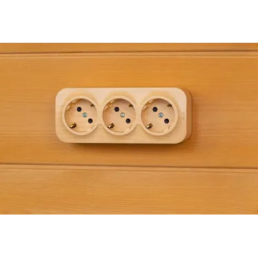 Quteo розетка тройная с заземлением с защитными шторками - 16 A - 250 В IP 20 - Дерево