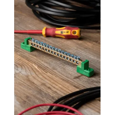 Шина 0 PE 6x9мм 16 отверстий латунь с контактной пластиной 2 зелёных угловых изолятора PROxima