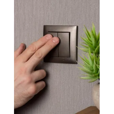 Валенсия лицевая панель выключателя 2-кл. 10А графит