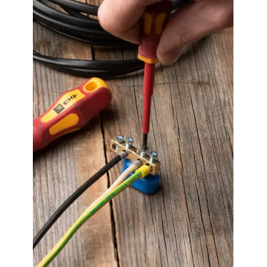 Шина 0 N 6х9мм 4 отверстия латунь синий угловой изолятор PROxima