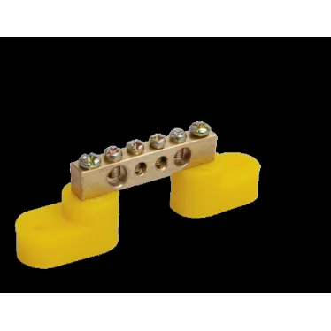 Шина PE земля на двух угловых изоляторах ШНИ-6х9-4-У2-Ж