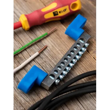 Шина 0 N (6x9мм) 10 отв. цинк 2 синих угловых изолятора