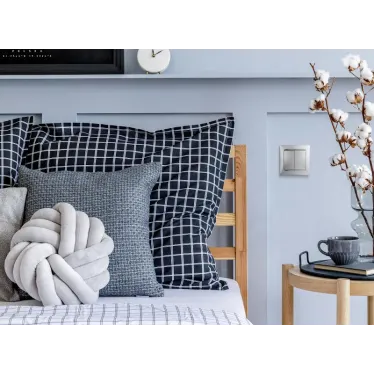 VALENA Выключатель двухклавишный в рамку алюминий