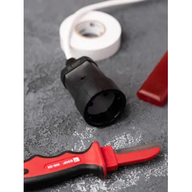 Штепсельное гнездо без заземления черное ПВХ 10A 250B