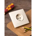 Валенсия розетка 1-местная с/з 16А кремовая с защ. штор. PROxima