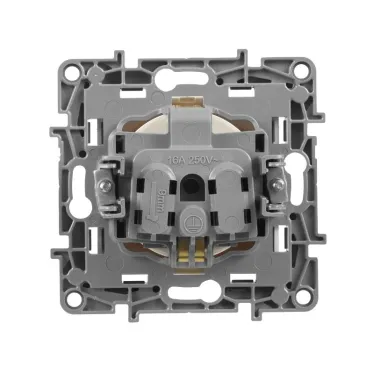 ETIKA Розетка с заземлением со шторками слоновая кость