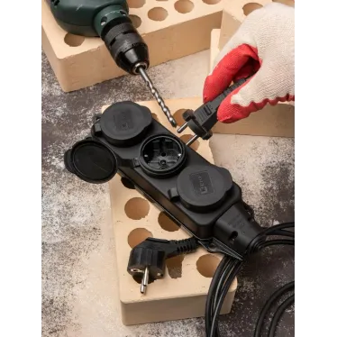 Розетка трехместная с защитными крышками каучуковая 230В 2P+PE 16A IP44 PROxima