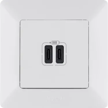 Valena LIFE.Зарядное устройство с двумя USB-разьемами тип C-тип С 240В/5В 3000мА.С лицевой панелью.Цвет Белый