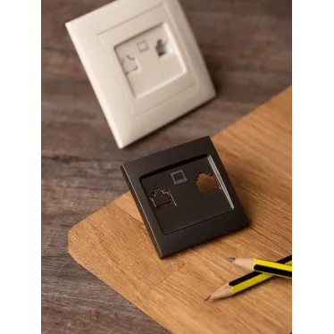 Валенсия лицевая панель розетки RJ-45 1-местная графит