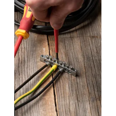 Шина PEN ноль-земля (6x9мм) 8 отв. цинк крепеж по краям