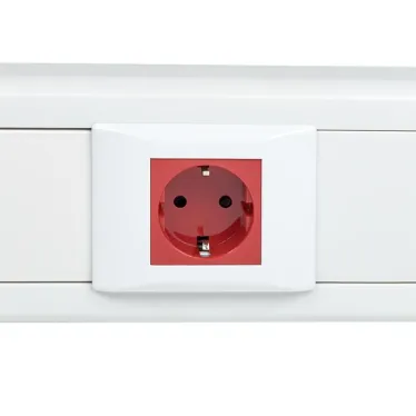 Розетка 45х45 (2 модуля), с заземлением, красная, прямая