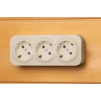 Quteo розетка тройная с заземлением с защитными шторками - 16 A - 250 В IP 20 - Слоновая кость