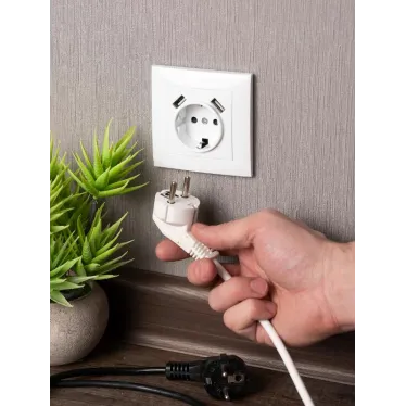 Валенсия розетка 1-местная с/з 16А белая с защ. штор. с 2 USB 2,1А