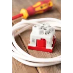 Розетка 45х45 PRO, с заземлением, красная , 45 град