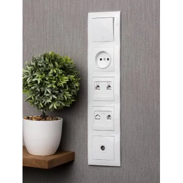 Валенсия рамка 5-местная белая