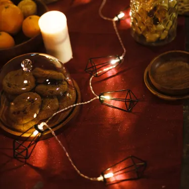 Гирлянда светодиодная Кристаллы черные 10 LED, 1,5 м, прозрачный ПВХ, теплый белый свет свечения, 2хАА (батарейки не в компл.) | 304-017 | NEON-NIGHT