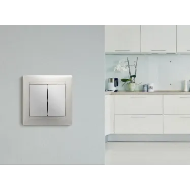 VALENA Выключатель двухклавишный в рамку белый