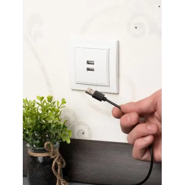 Минск Розетка USB 2-местная СП 2,1А белая