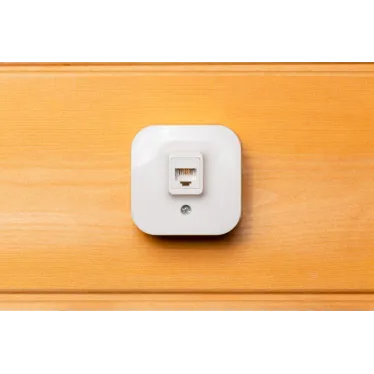 Quteo Розетка телефонная RJ11 наружная белая