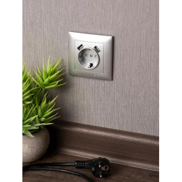 Валенсия лицевая панель розетки 1-местной с/з 16А сталь с защ. штор. с 2 USB 2,1А