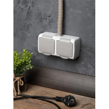 Розетка 2-местная Мурманск 16А с заземлением с крышкой IP54 серый с защитными шторками