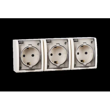 15 Aqua Розетка тройная 2Р+Е Schuko со шторками с крышкой полупр. IP54 16А 250В винт.зажим S15A с.кость