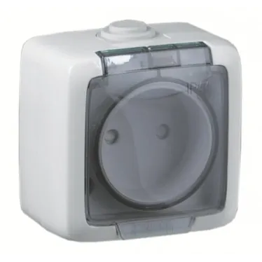 Розетка наружная со шторками без заземления белая