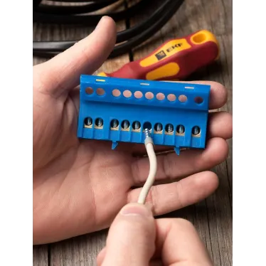 Шина 0 N (6х9мм) 10 отверстий латунь синий изолированный корпус на DIN-рейку PROxima