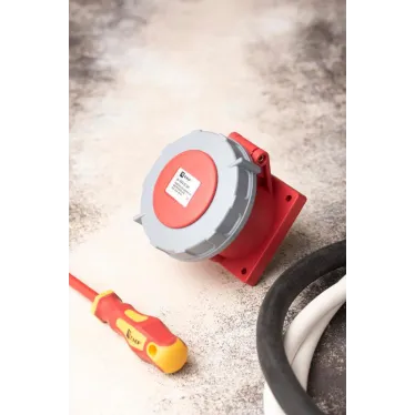 Розетка стационарная внутренняя 3242 3Р+РЕ 32А 380В IP67 PROxima