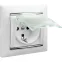VALENA Розетка с заземлением с крышкой со шторками белая